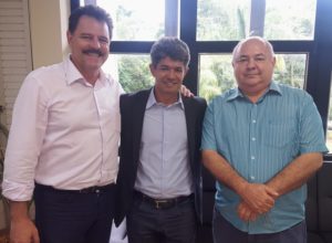 Prefeito, deputado e representante da instituição/ Foto: Ely Silveira