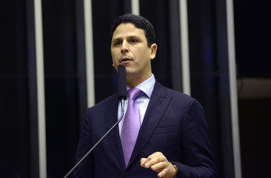Ordem do Dia da sessão ordinária, trancada pela Medida Provisória 681/15, que amplia de 30% para 35% o limite do crédito consignado (descontos autorizados pelo trabalhador na folha de pagamentos) para incluir despesas com cartão de crédito