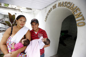 Para realizar o registro de seus bebês, pais e mães devem levar para a maternidade todos os seus documentos pessoais