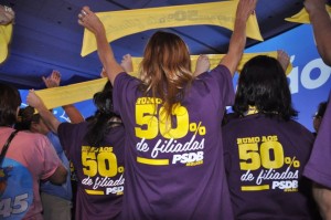 Camisetas roxas