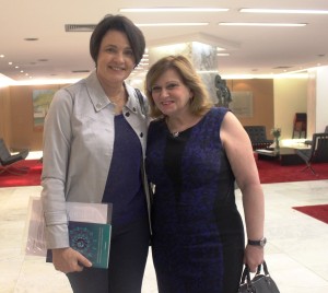 A presidente do PSDB Mulher São Paulo, Nancy Ferruzzi Thame e a nova coordenadora de Políticas para Mulheres do Estado, Teresa Kodama em evento sobre mulher e política, na ALESP Foto: PSDB-Mulher SP