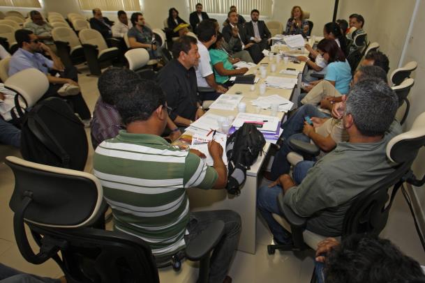 O anúncio do reajuste foi feito em reunião com representantes de 15 de entidades sindicais