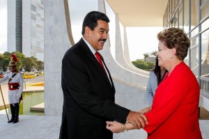 Brasília - DF, 09/05/2013. Presidenta Dilma Rousseff durante cerimônia oficial de chegada do Presidente da República da Venezuela, Nicolás Maduro. Foto: Roberto Stuckert Filho/PR.