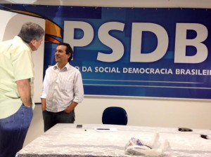 Xico Graziano (à direita em conversa com o vice-prefeito de Petrolina, Guilherme Coelho.