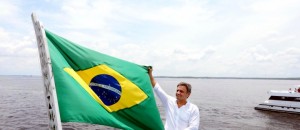 aecio-manaus-26a-barco-passeio-bandeira-2-780x340