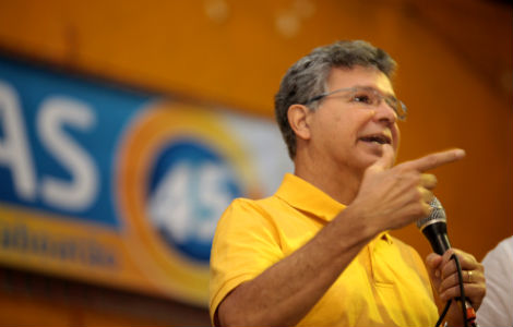 Prefeito Elias Gomes comanda a vigília pró-Aécio