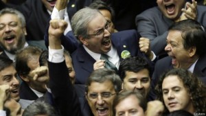Eduardo Cunha derrotou o PT e é o novo presidente da Câmara dos Deputados