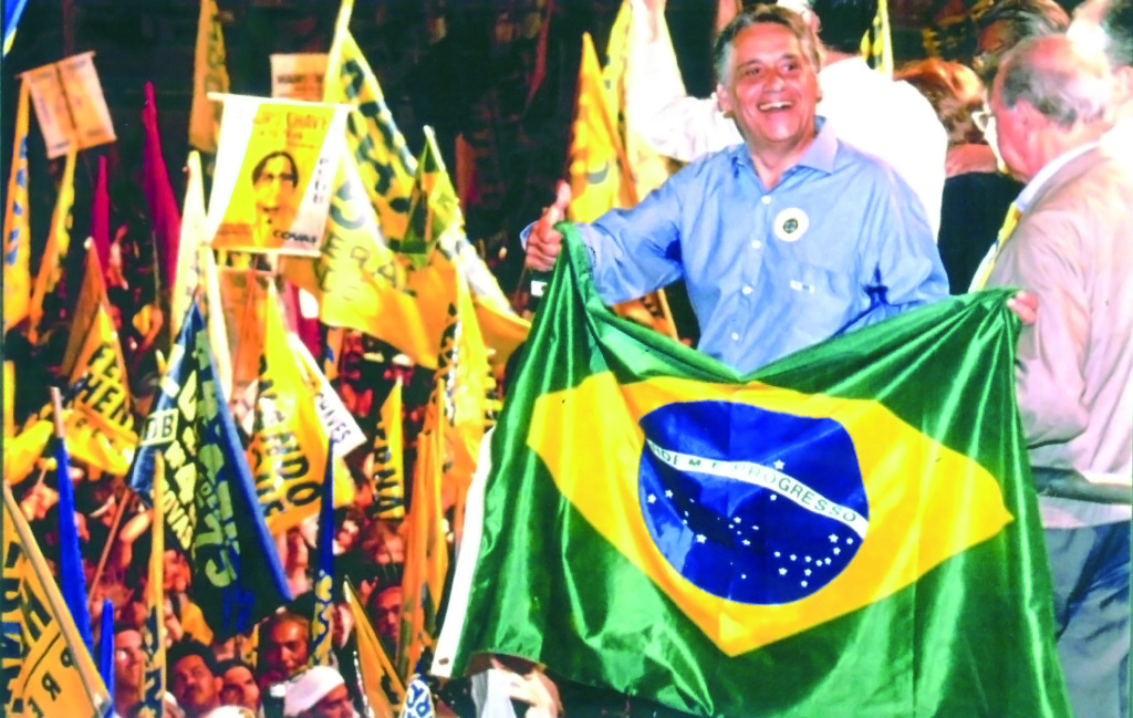 Os dois mandatos de FHC (1995-2002) levaram o Brasil a um novo patamar de desenvolvimento. Na época, foram conduzidas reformas estruturais que modernizaram a economia, aperfeiçoaram as instituições e permitiram a implantação dos primeiros programas nacionais de transferência de renda por meio da “Rede de Proteção Social”.