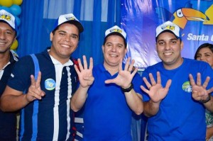 Na foto com o presidente estadual da Juventude, Caio Lessa, o prefeito de Santa Cruz, Edson Vieira, e o presidente do segmento jovem da cidade, o vereador Pipoca.