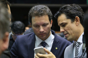 Nelson Marchezan Júnior (PSDB-RS) no centro da foto com Daniel Coelho (PSDB-PE) à direita