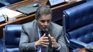 Pronunciamento senador Aécio Neves 08/12/15 – Congresso Nacional