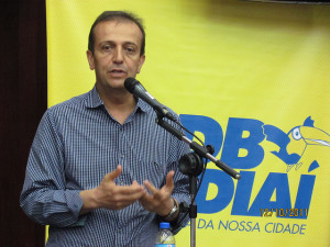 "Vamos tentar ajudar o governo, desde que o PT não faça de conta que não é com ele, como vem sinalizando"
