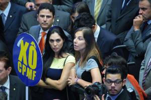 Deputada federal Mara Gabrilli (PSDB-SP) à direita da foto