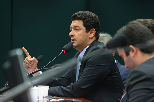 "Definitivamente, o BNDES foi utilizado para chegar à degradação que vive a economia. Esta CPI não produziu o que povo brasileiro esperava. A oposição não pode apoiar este relatório"