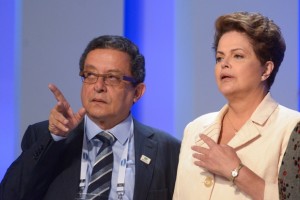 836674982-o-marqueteiro-joao-santana-e-presidente-e-entao-candidata-dilma-roussef-pt-antes-debate-da-tv-globo-