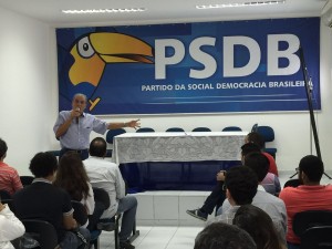 O presidente do ITV-PE, Joaquim Francisco, em palestra na sede do partido
