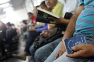 TRABALHO EMPREGO ECONOMIA DESEMPREGO