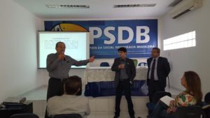 Presidente do ITV-PE, Joaquim Francisco (E) e os advogados José Guerra de Andrade e João André Sales
