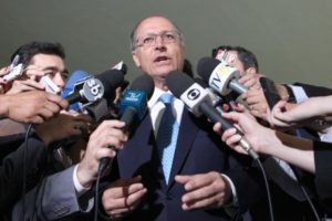 gov-geraldo-alckmin-no-congresso-2-460x307