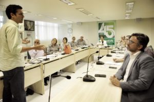 Daniel Coelho (PSDB) em debate na sede da Fiepe