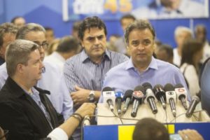 aecio-neves-coletiva-primeiro-turno-foto-hugo-cordeironitro-460x307