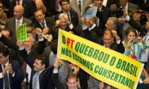 deputados-comemoram-resultado-da-votacao-da-pec-241_1