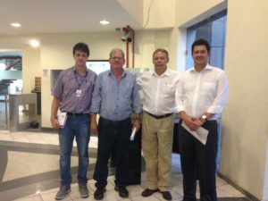 Betinho Gomes (D) com dirigentes da Fiocruz em Pernambuco