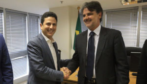 O ministro Bruno Araújo e o vice-governador de Pernambuco, Raul Henry