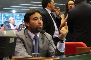 Deputado Marden Menezes cobra resultados dos gastos do governo com viagens