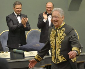 Presidente nacional do PSDB, senador Aécio Neves (MG), e o governador de São Paulo, Geraldo Alckmin, na posse de Fernando Henrique na Academia Brasileira de Letras