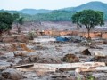 Mariana (MG) - Rompimento de duas barragens da mineradora Samarco na última quinta-feira (5). Em meio ao cenário de muita lama, barro e destruição, o que restou lembra uma cidade fantasma (Antonio Cruz/Agência Brasil)