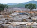 Mariana (MG) - Rompimento de duas barragens da mineradora Samarco na última quinta-feira (5). Em meio ao cenário de muita lama, barro e destruição, o que restou lembra uma cidade fantasma (Antonio Cruz/Agência Brasil)