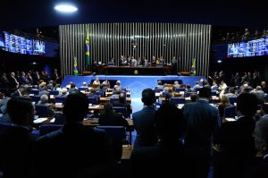 Com o apoio do PSDB, Senado segue STF e referenda prisão de líder do governo