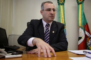 Assim como defendem os tucanos, MP exige investimento privado nas estruturas temporárias da Copa