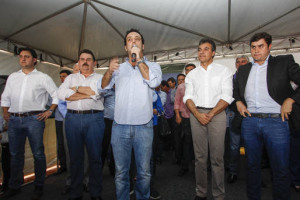 Governador Beto Richa, junto com o secretário da Saúde, Michele Caputo Neto, o prefeito de Guarapuava, Cezar Silvestri Filho, o secretário do Desenvolvimento Urbano, Ratinho Junior, e demais autoridades, lança a pedra fundamental para construção do Hospital Regional do Centro Oeste. Guarapuava, 22/09/2015. Foto: Pedro Ribas/ANPr