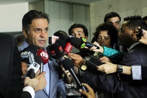 coletiva-aecio-10-09-300x200
