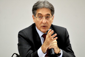 29-06-2011 - Brasília - Brasil - O ministro do Desenvolvimento, Indústria e Comércio Exterior, Fernando Pimentel, participa de audiência pública na Comissão de Desenvolvimento Econômico, Indústria e Comércio da Câmara, sobre a nova política industrial. Foto: Antonio Cruz/ ABR