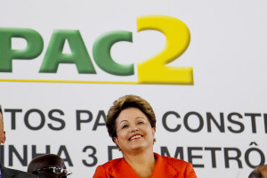 São Gonçalo - RJ, 11/09/2013. Presidenta Dilma Rousseff durante cerimônia de anúncio de investimentos para implantação da Linha 3 do Sistema Metropolitano do Rio de Janeiro - PAC 2 Mobilidade Urbana, em São Gonçalo. Foto: Roberto Stuckert Filho/PR