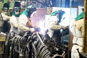 Manaus - A produção industrial recuou em outubro em dez dos 14 locais pesquisados pelo IBGE Foto: Arquivo ABr