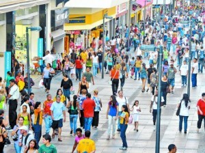 2012-04-12-varejo-comercio-inadinplenciaG-300x224