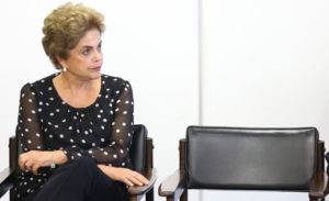 Brasília- DF 13-04-2016 Presidenta Dilma durante cerimônia de Assinatura de renovação de contrato de arrendamento entre a Secretaria Especial de Portos e o Terminal de Contêineres de Paranaguá Palácio do Planalto Foto Lula Marques/Agência PT
