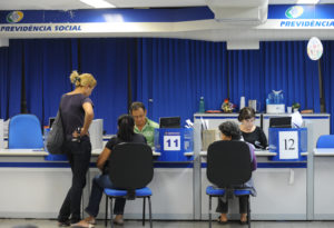 Brasília - O governo vai apresentar proposta para os peritos médicos do INSS, em greve há um mês meio Fábio Rodrigues Pozzebom/ABr 16/08/2010 19:19