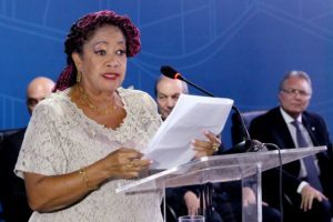 posse_luislindavalois_secretariade-promocaoda-igualdaderacial_sivanildofernandes-obritonews-12-300x200