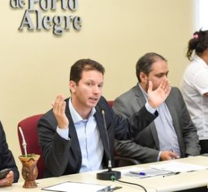 Reunião com o prefeito eleito, Nelson Marchezan junior, para apresentação do projeto de reforma administrativa da prefeitura. Na foto: Presidente da CMPA vereador Cassio Trogildo e prefeito eleito Nelson Marchezan Junior.