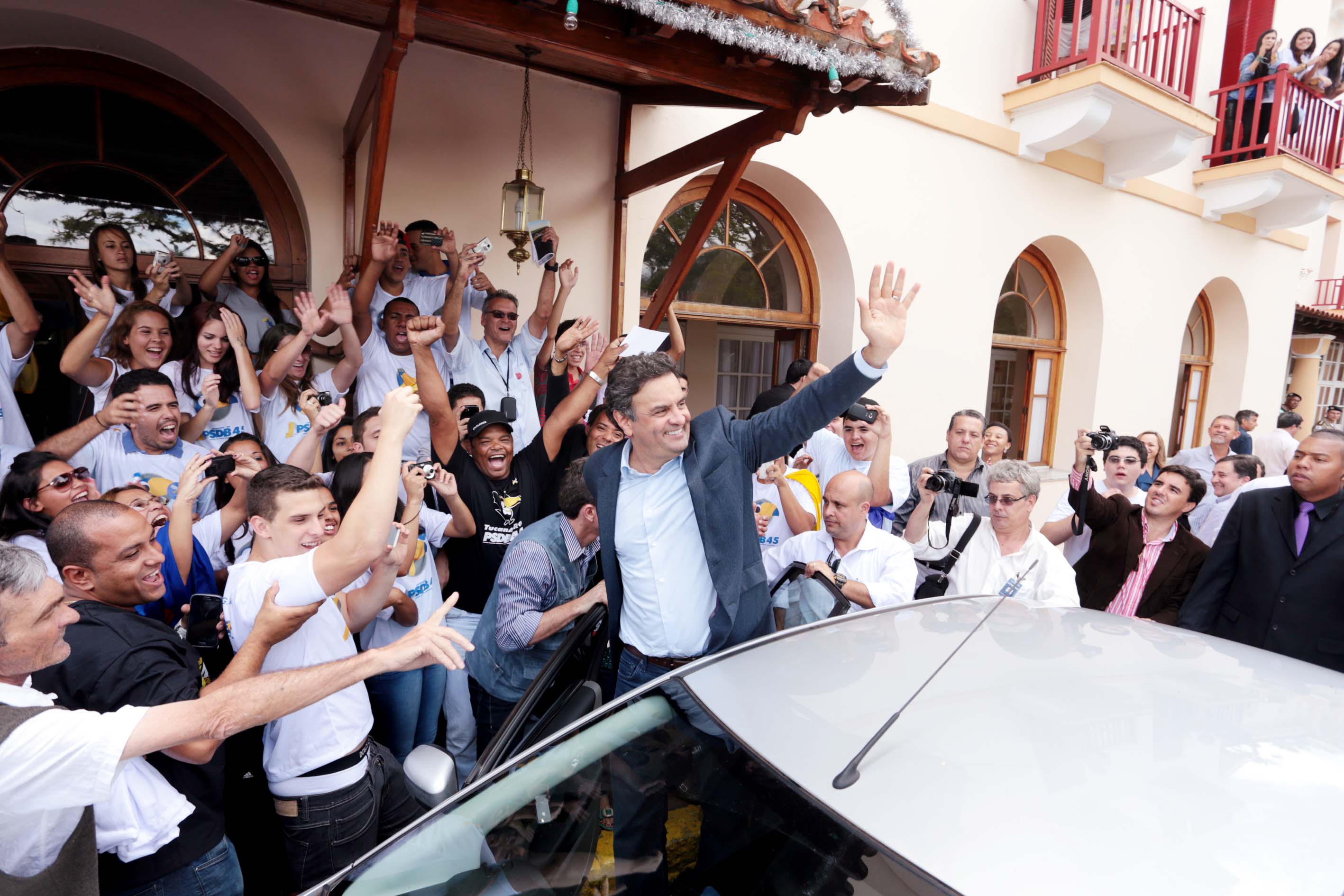 Aécio é lançado como o nome da esperança por FHC, Alckmin e Anastasia