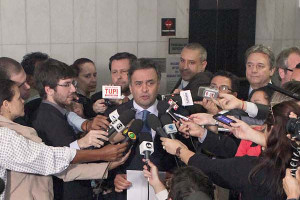 aecio_coletiva