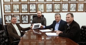 Na foto da esquerda para direita: José Ermínio Grein, o Green, o prefeito Fernando Tureck e o secretário municipal de desenvolvimento e turismo Geraldo Weihermann.