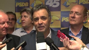 Aécio reforça apoio do PSDB às manifestações do dia 15.