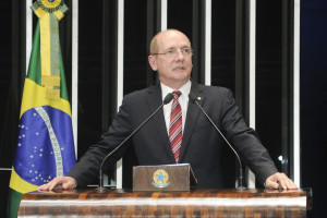Em discurso na tribuna do Senado, senador Paulo Bauer (PSDB-SC)