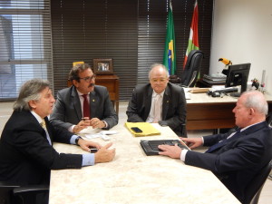 Bancada do PSDB, integrada pelos deputados Serafim Venzon, Leonel Pavan, Marcos Vieira e Vicente Caropreso, analisa projeto do governo esta semana